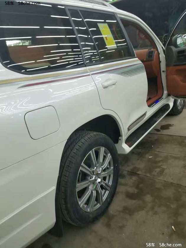 17款兰德酷路泽4000 港口促销现车配置