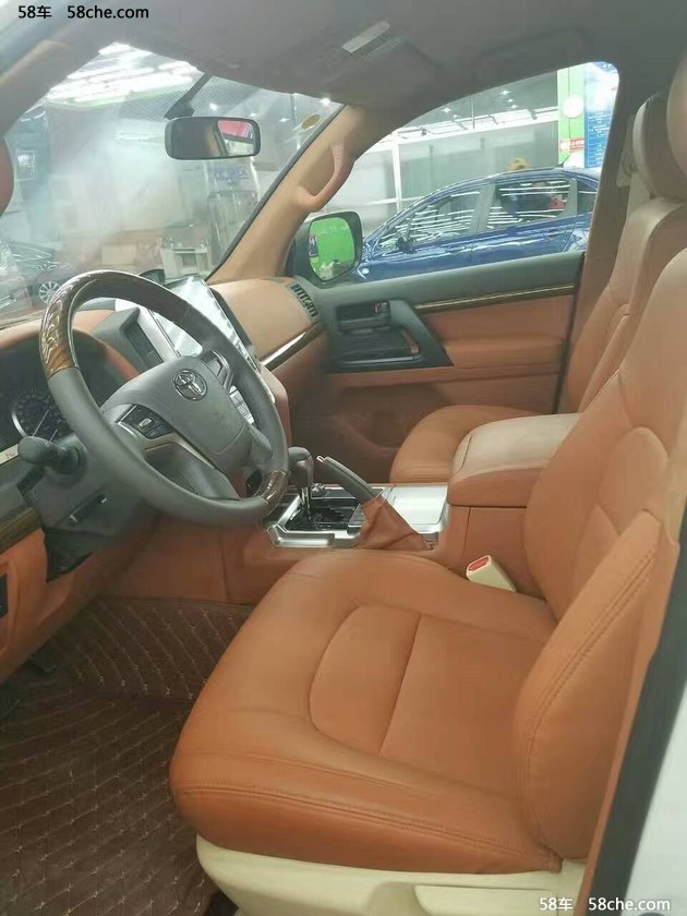 17款兰德酷路泽4000 港口促销现车配置