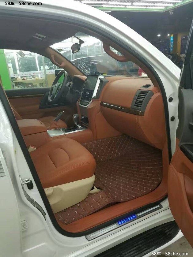 17款兰德酷路泽4000 港口促销现车配置