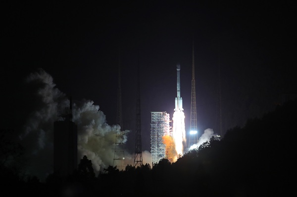 “北斗三号”首次发射 拉开北斗全球组网序幕