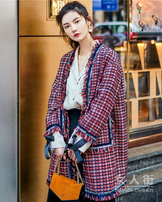 裹上羊剪绒大衣，冬季露脐也不怕冷！