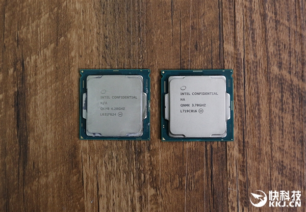 Intel i7-8700K对比7700K图赏：LGA1151接口找不同