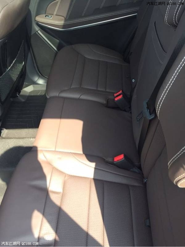 17款奔驰GLS63全景天窗哈曼卡顿音响解析