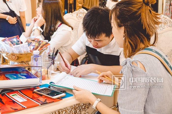 莎蕾国际20周年芳华正茂，三大品牌2018春夏系列大打风格“组合拳”