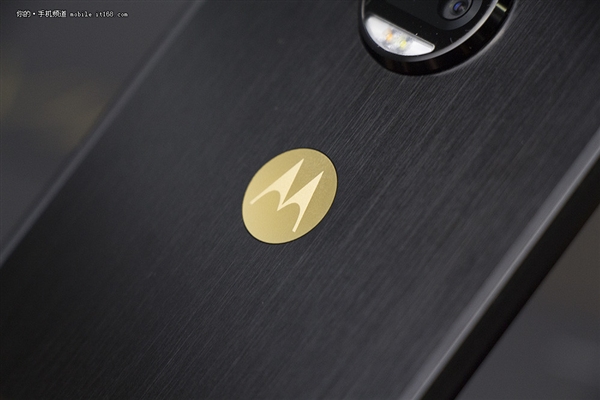 骁龙835旗舰Moto Z 2018赏析：不碎屏+模块化设计