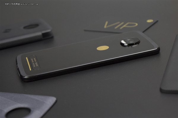 骁龙835旗舰Moto Z 2018赏析：不碎屏+模块化设计