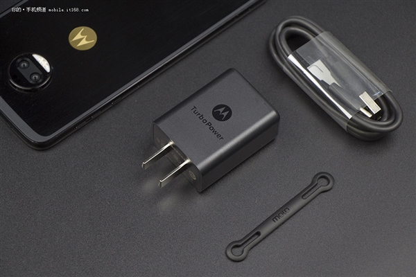 骁龙835旗舰Moto Z 2018赏析：不碎屏+模块化设计