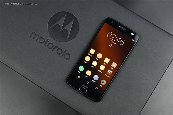 骁龙835旗舰Moto Z 2018赏析：不碎屏+模块化设计
