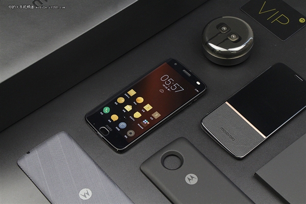 骁龙835旗舰Moto Z 2018赏析：不碎屏+模块化设计