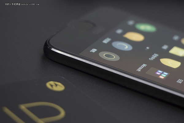 骁龙835旗舰Moto Z 2018赏析：不碎屏+模块化设计