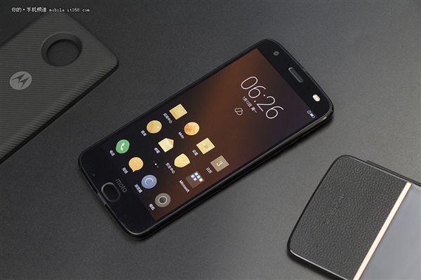 骁龙835旗舰Moto Z 2018赏析：不碎屏+模块化设计