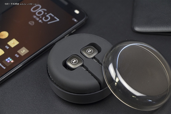 骁龙835旗舰Moto Z 2018赏析：不碎屏+模块化设计