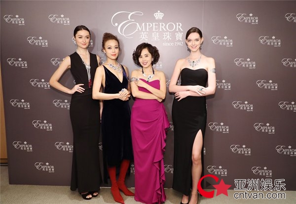 容祖儿出席品牌珠宝展 优雅诠释女神气质