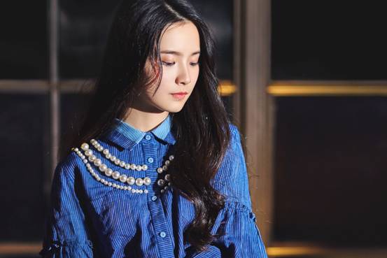 森系元气女声黄星侨 个人首单《十七岁》上线