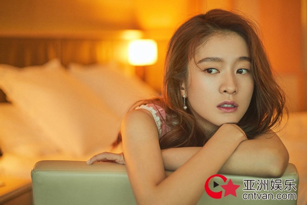 青春少女张雪迎清新装出席盛典 尽显朦胧美