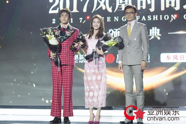 青春少女张雪迎清新装出席盛典 尽显朦胧美