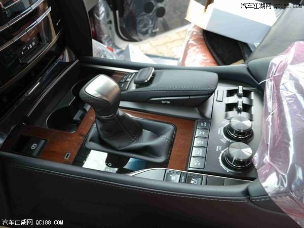 17款雷克萨斯LX570加版八座空间现车评测