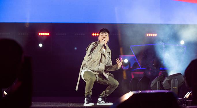 胡彦斌助阵中国有嘻哈首场个人演唱会&nbsp;Jony&nbsp;J说这件事做得太酷了