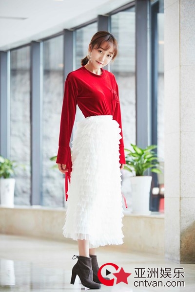 赵希瑞出席某品牌活动 时尚衣品吸引眼球