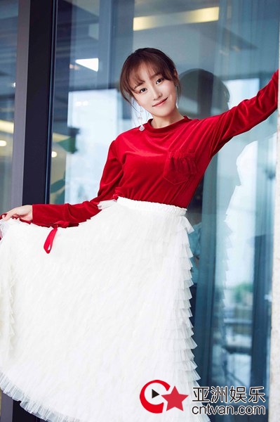 赵希瑞出席某品牌活动 时尚衣品吸引眼球