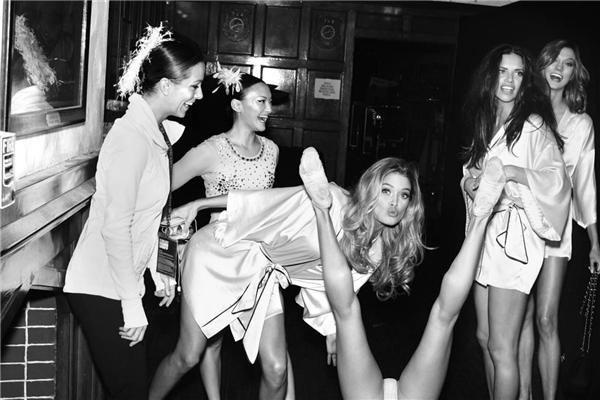 摩天轮票务独家开售“维密秀后台的秘密” 摄影展门票