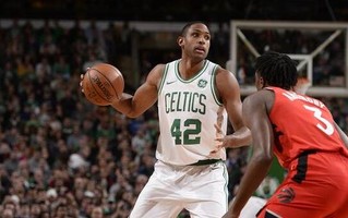 霍福德21分凯尔特人12连胜　德罗赞失绝杀难阻绿军