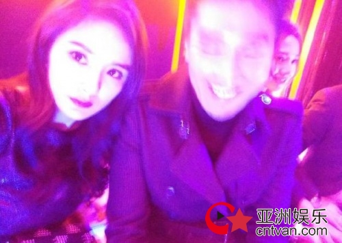 杨幂赵又廷同框 白夜夫妇甜蜜热聊！