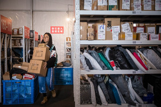 浙大1天4万快递住“别墅”机器人送到宿舍