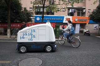 浙大1天4万快递住“别墅”机器人送到宿舍