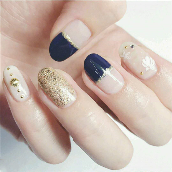 2018法式美甲图片 精致优雅中显别致