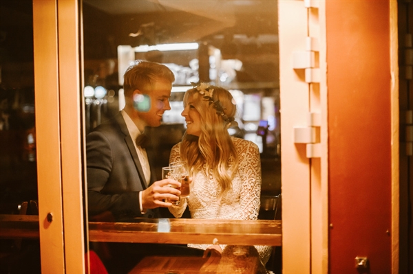 摄影师徒步14小时拍婚纱照：史诗般壮美！