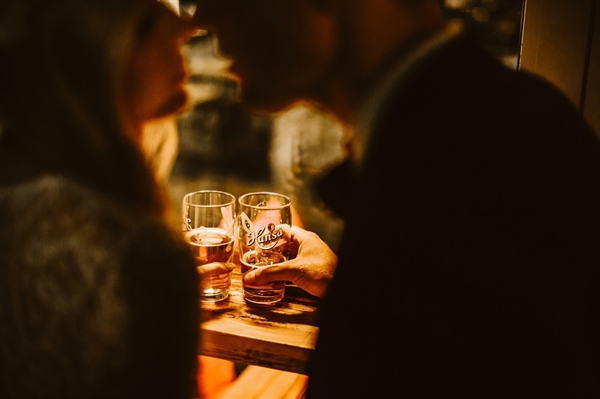 摄影师徒步14小时拍婚纱照：史诗般壮美！