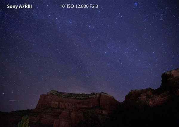 根除顽疾 索尼全画幅微单A7RIII终于不再“吃星星”