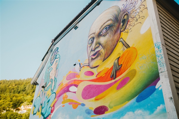 摄影师徒步14小时拍婚纱照：史诗般壮美！