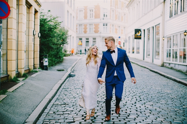 摄影师徒步14小时拍婚纱照：史诗般壮美！