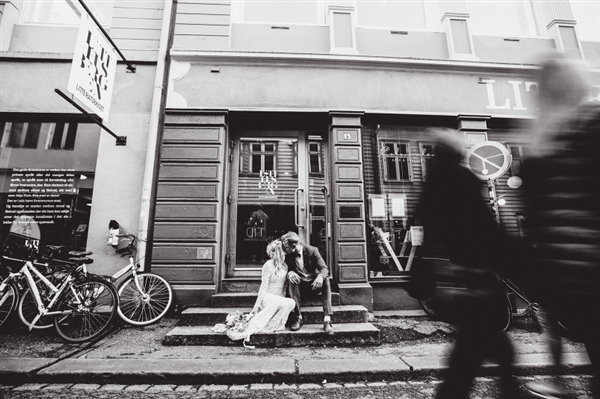 摄影师徒步14小时拍婚纱照：史诗般壮美！