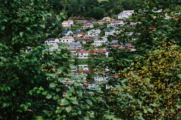 摄影师徒步14小时拍婚纱照：史诗般壮美！