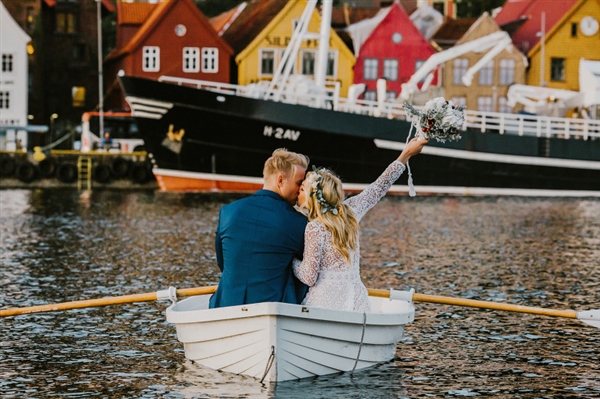 摄影师徒步14小时拍婚纱照：史诗般壮美！