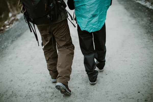 摄影师徒步14小时拍婚纱照：史诗般壮美！