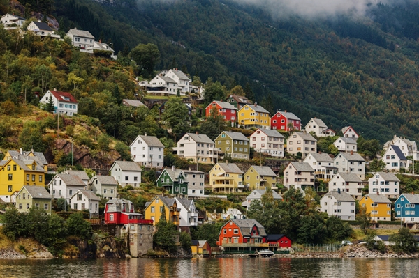 摄影师徒步14小时拍婚纱照：史诗般壮美！