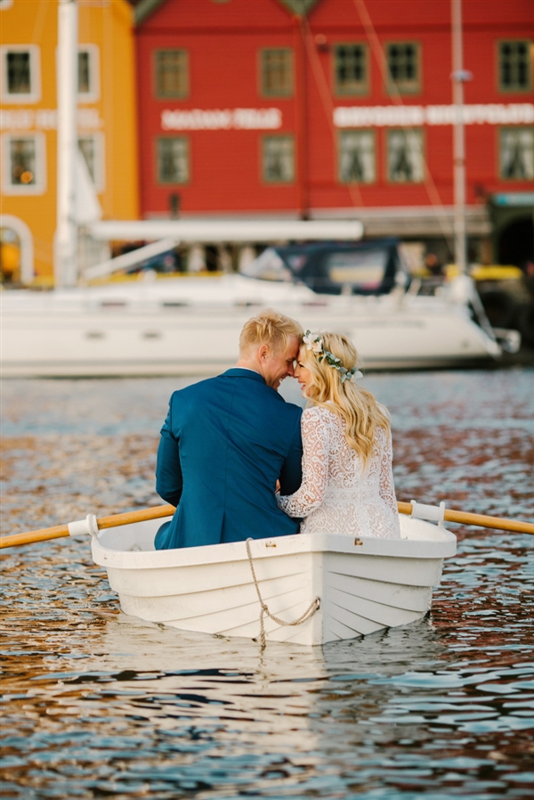 摄影师徒步14小时拍婚纱照：史诗般壮美！