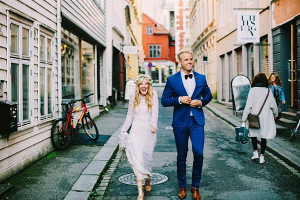 摄影师徒步14小时拍婚纱照：史诗般壮美！