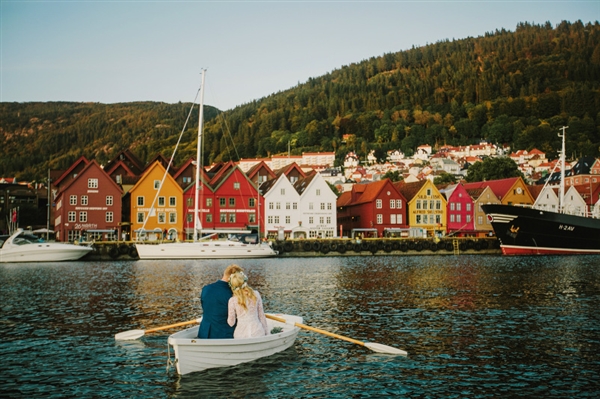 摄影师徒步14小时拍婚纱照：史诗般壮美！