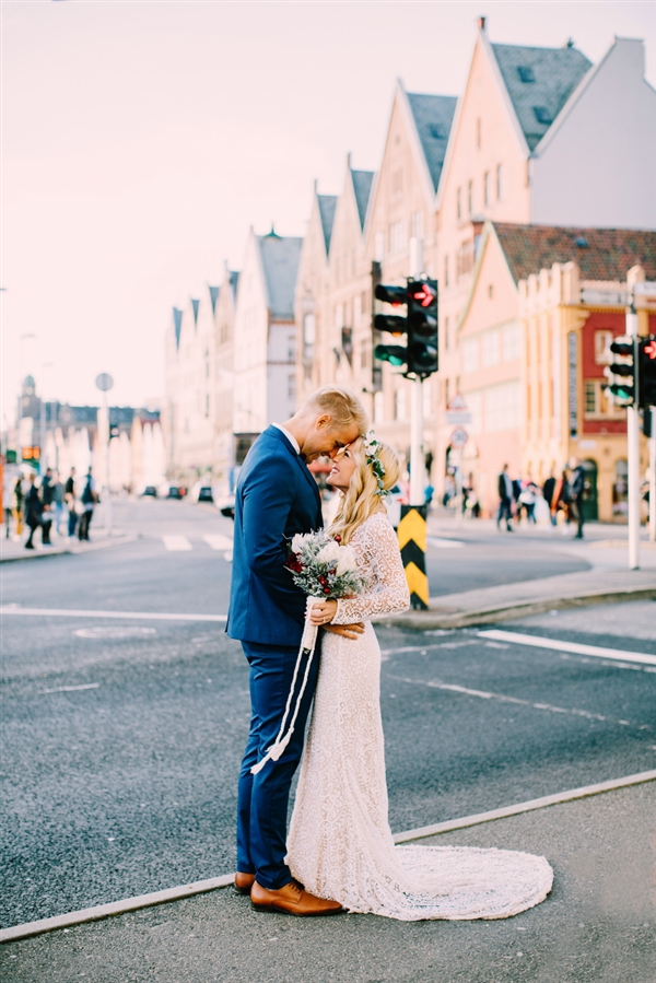 摄影师徒步14小时拍婚纱照：史诗般壮美！