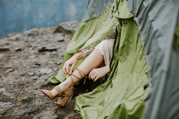 摄影师徒步14小时拍婚纱照：史诗般壮美！