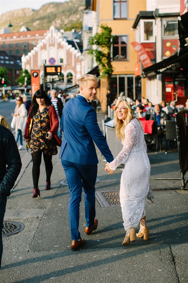 摄影师徒步14小时拍婚纱照：史诗般壮美！