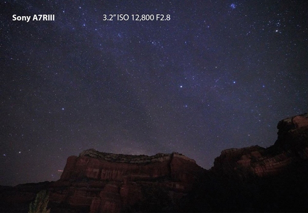 根除顽疾 索尼全画幅微单A7RIII终于不再“吃星星”