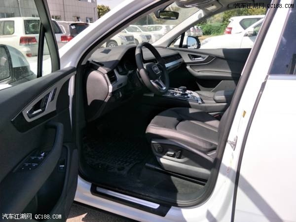 17款奥迪Q7加规版现车实拍配置报价解析