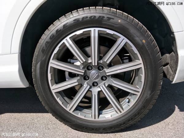 17款奥迪Q7加规版现车实拍配置报价解析