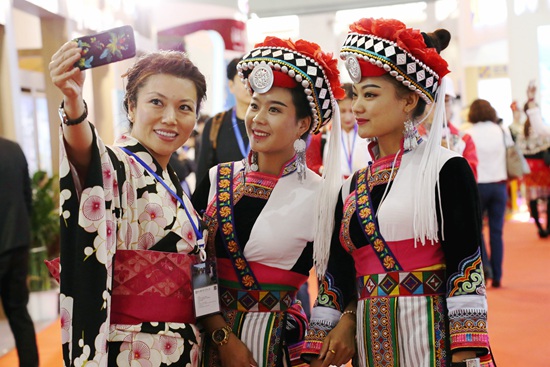 打好“生态+民族文化”牌 助推全域旅游跨越发展